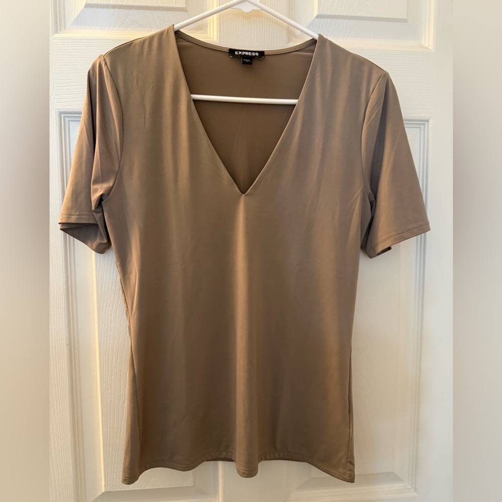 Express Tan Short Sleeve V-Neck Tee